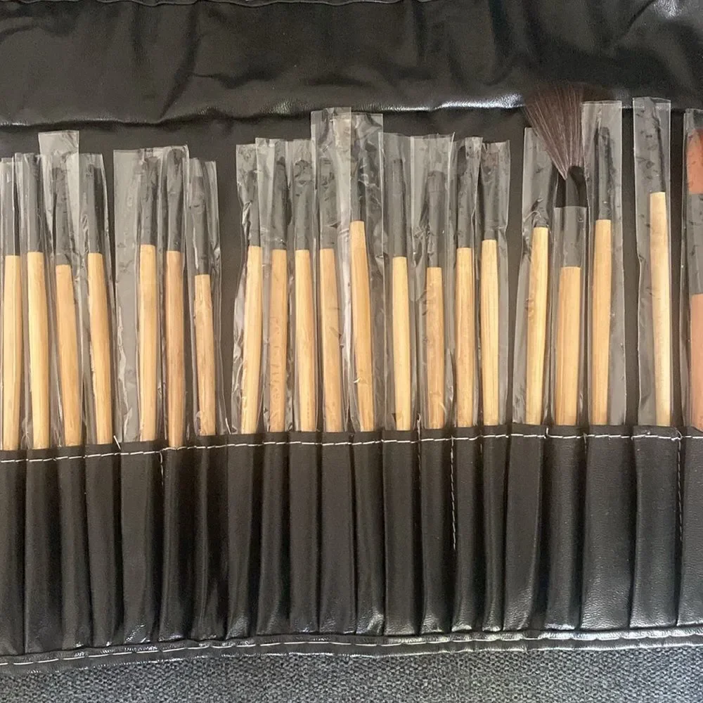 Accesories Makeup Brushes Set of 32 with Portable Faux Leather Pouch